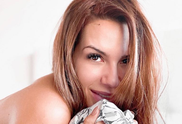 El posado de Tamara Gorro a lo 'American Beauty'