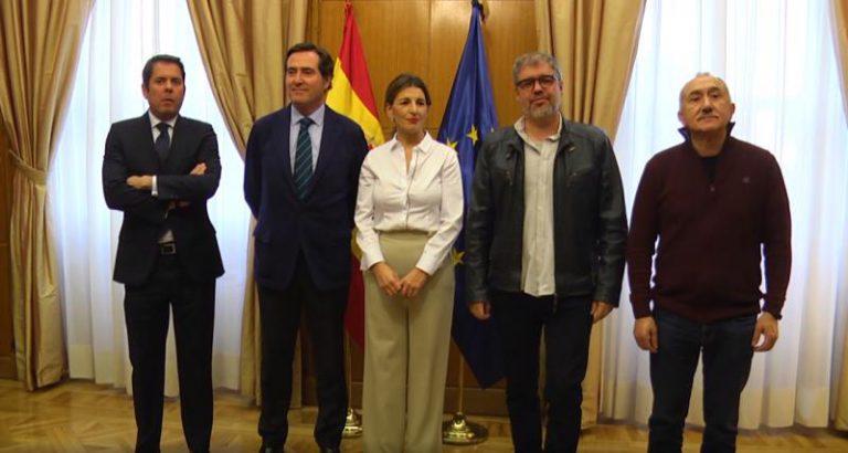 El Gobierno empieza este viernes a negociar la derogación de la reforma laboral