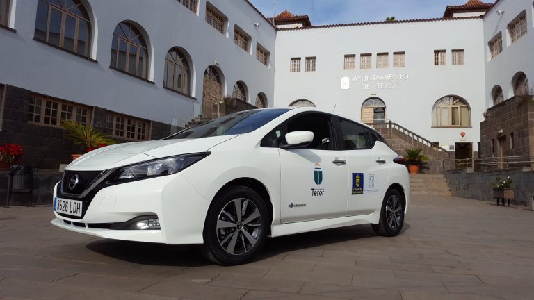 El Ayuntamiento incorpora el primer coche eléctrico a su parque móvil