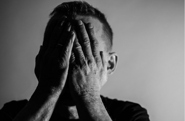 Cadena perpetua para agresor que violó a 195 hombres mientras estaban inconscientes