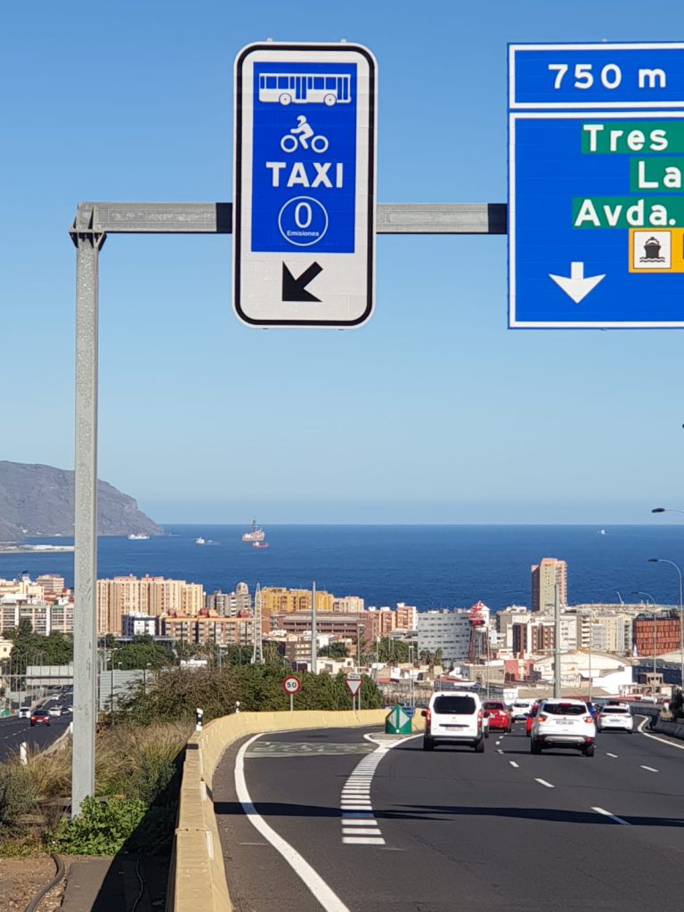 Habilitado el carril bus de la TF-5 en la entrada a Santa Cruz para que circulen vehículos 0 emisiones