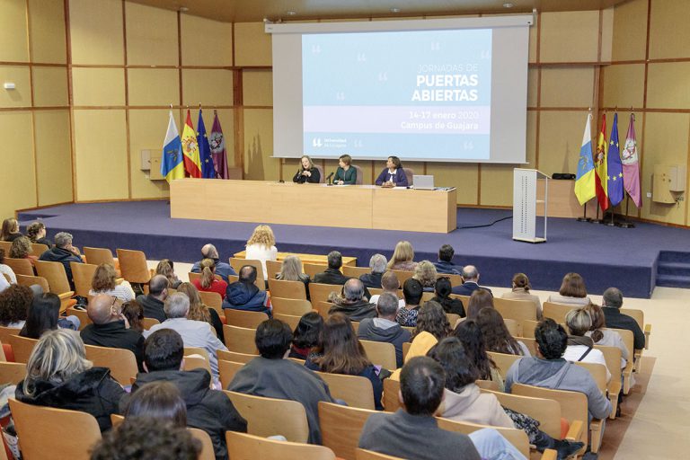 La ULL ofrece información sobre el acceso a los padres y madres de sus futuros estudiantes