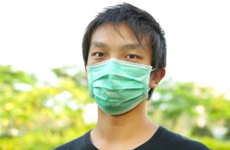 El temor al coronavirus dispara la compra de mascarillas sanitarias en España