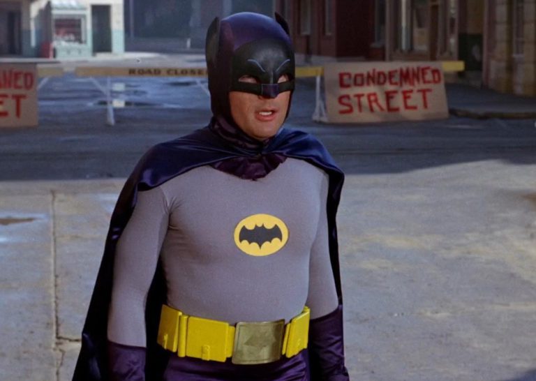 El actor de Batman asegura que le dieron píldoras para reducir sus genitales y no 'marcar'