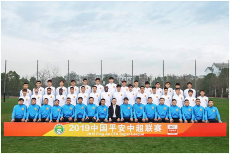 Llega a España el equipo de fútbol de Wuhan, epicentro del coronavirus