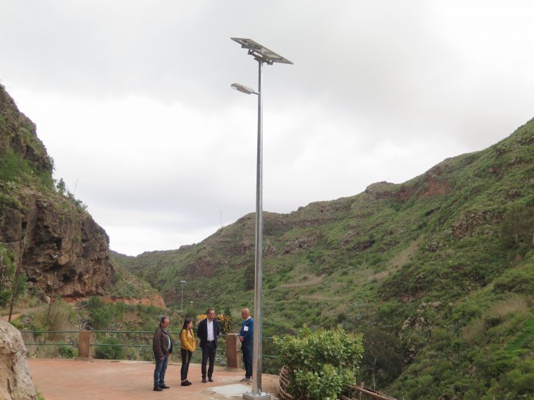 El Ayuntamiento de Santa María de Guía destina más de 100.000 euros a la instalación de nuevas luminarias fotovoltaicas con tecnología led en el municipio