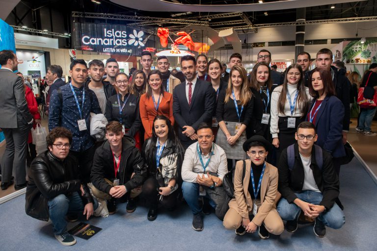 Alumnos de Hecansa acuden a Fitur para conocer las novedades del sector