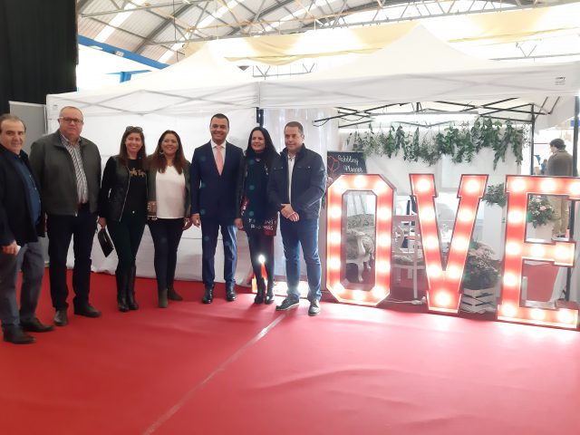 La Feria ‘Días de Celebración’ se convierte en el mejor escaparate para las empresas que organizan eventos, bodas y comuniones 2 Pedro Rodríguez junto a otros concejales de Santa María de Guía