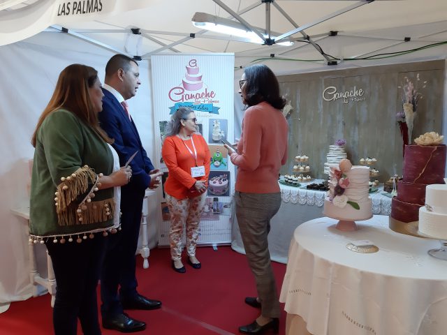 Pedro Rodríguez y Teresa Bolaños conocieron las propuetas de las empresas