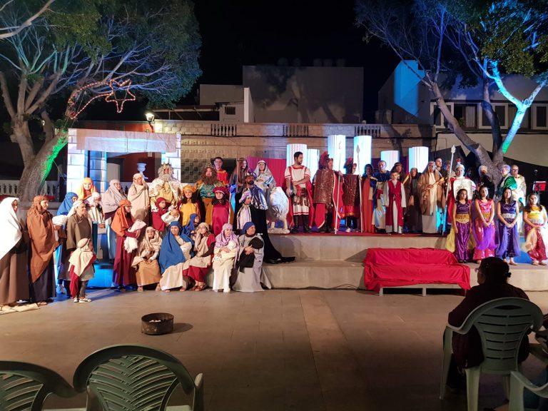 Medio centenar de personas representan en La Aldea el tradicional Auto de Reyes