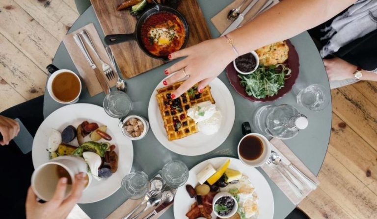 Las ‘comilonas’ de Navidades, un problema para las personas que padecen PKU, una enfermedad rara metabólica