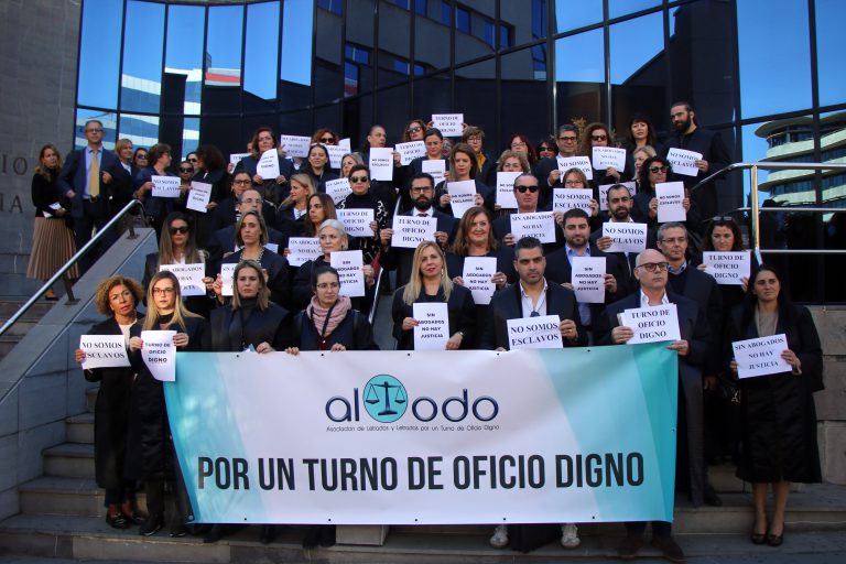 El ICATF se suma a la concentración en defensa de la dignidad del Turno de Oficio