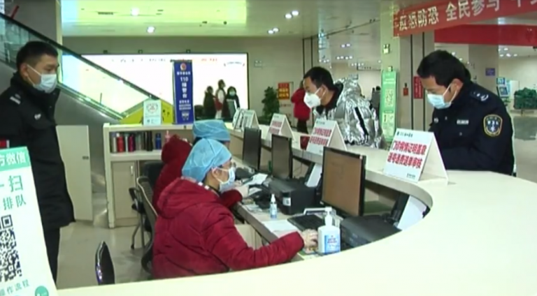 El Gobierno estudia repatriar a la veintena de españoles que están en Wuhan por el coronavirus