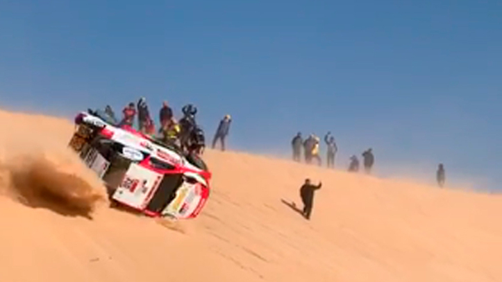 Fernando Alonso sufre un aparatoso accidente en el Dakar y da varias vueltas de campana