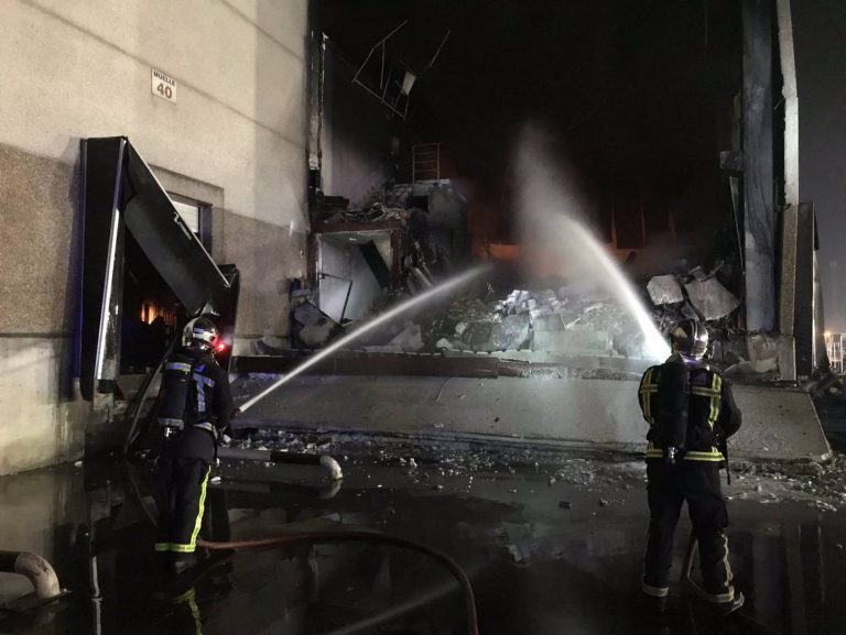 Un grave incendio en Madrid arrasa 5.000 metros de un supermercado