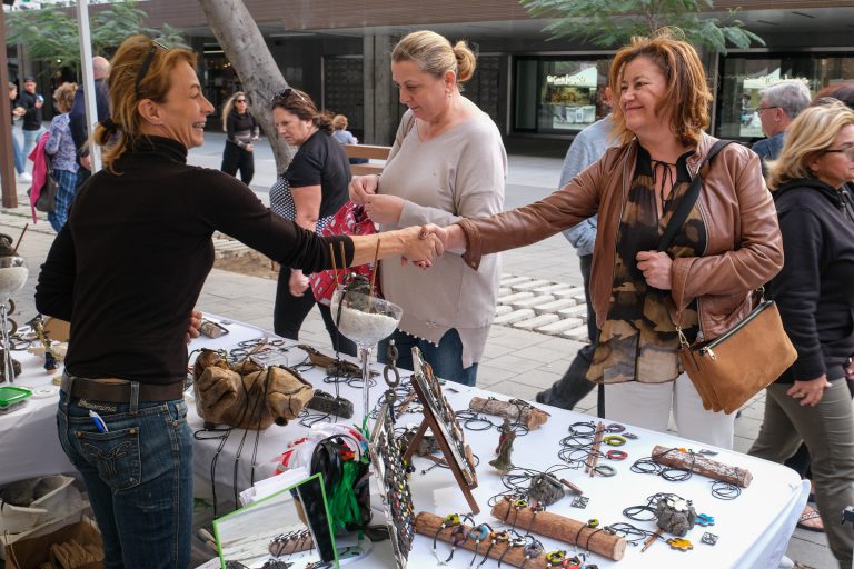 El Ayuntamiento inaugura el Mercadillo de Reyes de Mesa y López