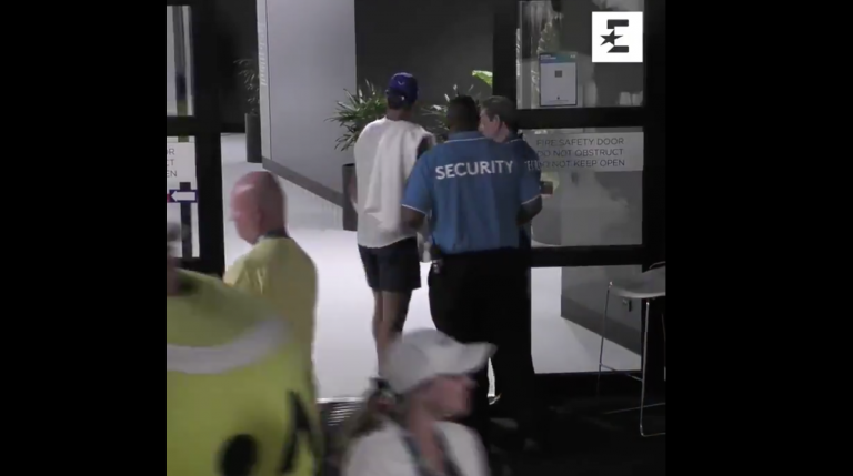 Un agente niega la entrada al vestuario a Rafa Nadal por no llevar la acreditación