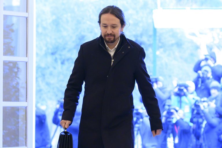 Iglesias estará en la mesa de diálogo con la Generalitat y descarta un mediador