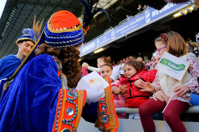 La Reina Dulce y la Princesa Golosina triunfan sobre el ladrón de pasteles y devuelven la llave mágica que abre las casas de Santa Cruz a los Reyes Magos 1 reyes heliodoro 2