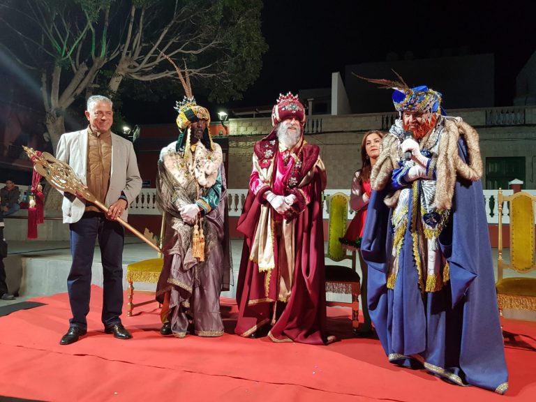 Los Reyes Magos llegan a La Aldea cargados de ilusión