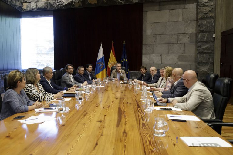 Gobierno de Canarias, Cabildo de Tenerife y sector turístico local coordinan nuevas acciones para evitar impactos negativos por el coronavirus