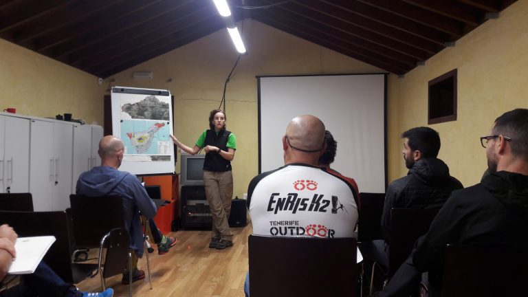 Medio Natural estudia, con el alumnado del IES Geneto, las peculiaridades de los barrancos de Teno