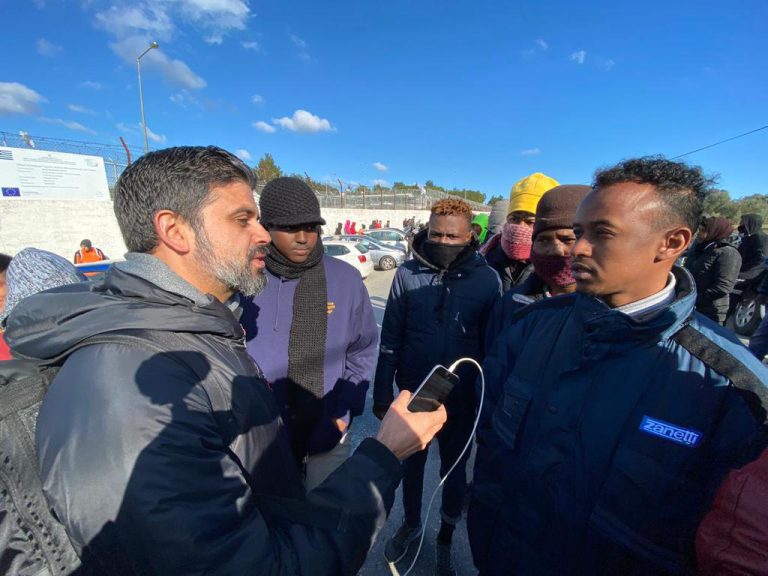 El Cabildo presenta el libro ‘Fronteras’ escrito por el premio Pulitzer Javier Bauluz y el periodista Nicolás Castellano