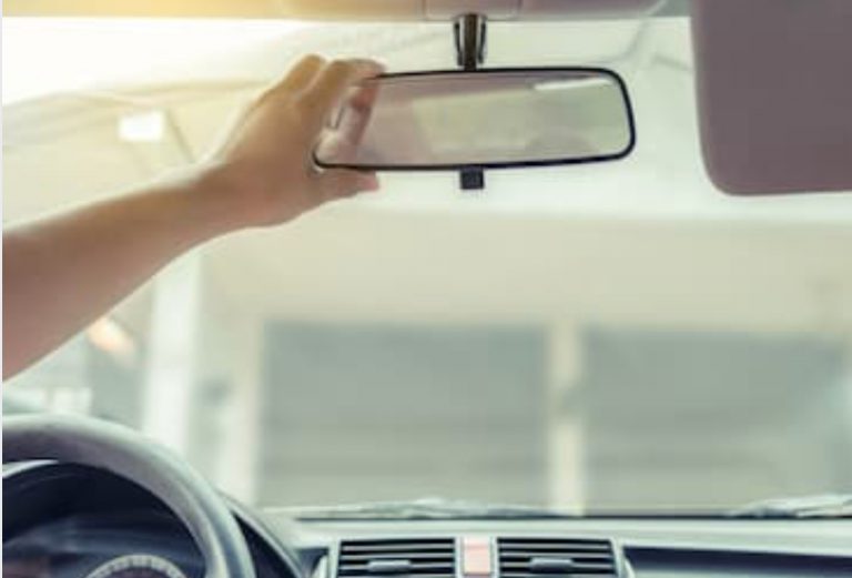 Un taxista salva a una cliente de ser estafada tras escuchar su conversación