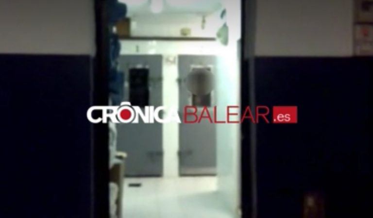 Investigan un vídeo en el que una policía local de Palma se mofa de una detenida en los calabozos
