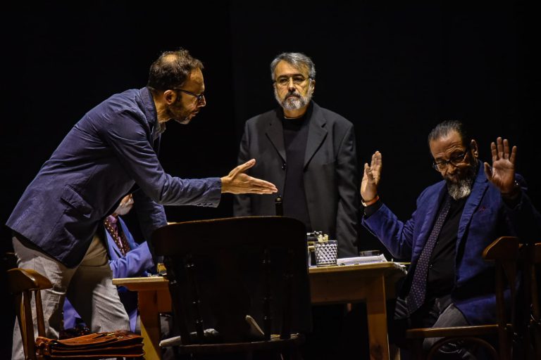 La compañía 2RC lleva al Teatro El Salinero la obra Siete hombres buenos, del Premio Nacional de Teatro Juan Mayorga
