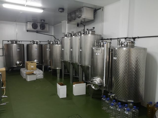 La almazara municipal entrega a los productores locales 300 litros de aceite, resultado de la última zafra 1 ALMAZARA ENTREGA ACEITE PRODUCTORES LOCALES 2