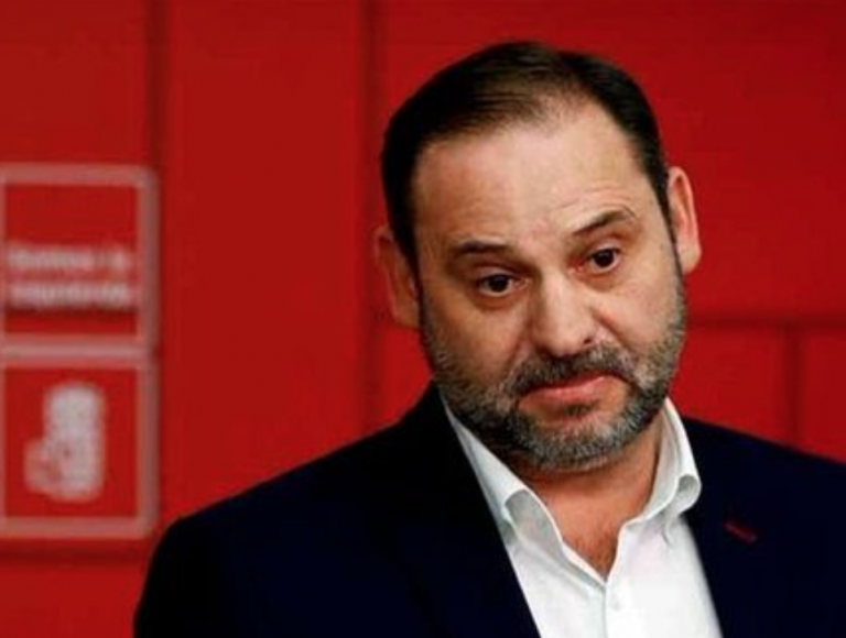 Ábalos reprocha a Casado que no le envíe un WhatsApp de ánimo por los escraches