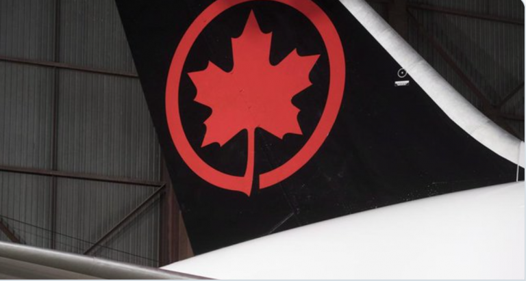 Sánchez destaca la gran capacidad del operativo preparado para el aterrizaje forzoso