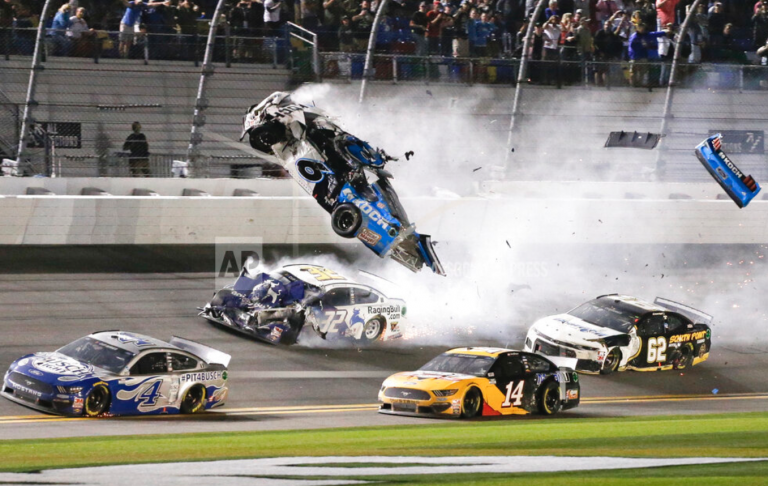 Un piloto del Daytona en estado grave tras sufrir un brutal accidente a más de 300Km/h