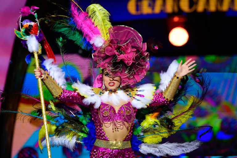 Un total de diecisiete participantes defenderán sus creaciones en el concurso de disfraces adultos