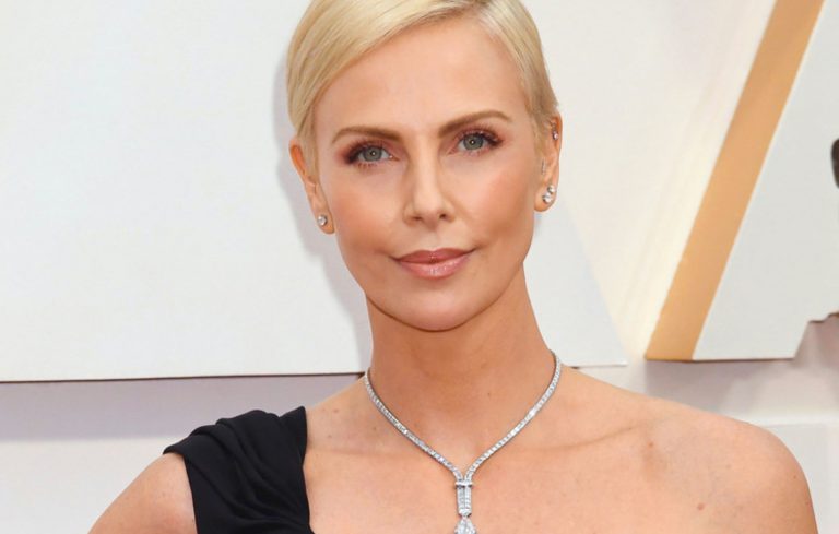 El collar de cinco millones de dólares que Charlize Theron lució en los Oscar