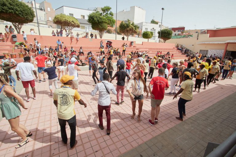 Más de 200 ciudadanos de Ingenio colaboran en un emotivo vídeo para la campaña #nosquedamosencasa 