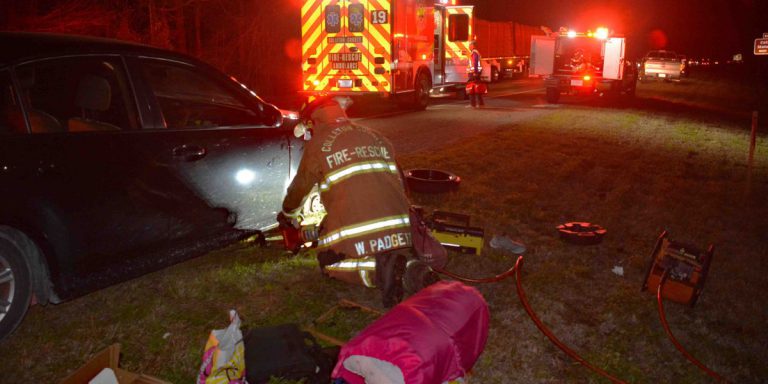 Una mujer atrapada llama a emergencias marcando con los pies