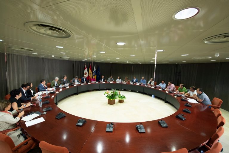 Turismo y Cabildo de La Gomera confirman la puesta en funcionamiento este año de un hotel escuela en la isla