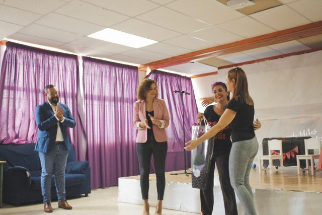 Sara Ramírez durante la representación