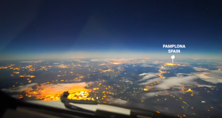 El impresionante 'time-lapse' París- Buenos Aires que grabó un piloto desde la cabina del avión