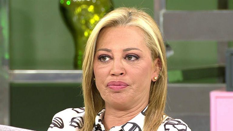 Belén y Miguel, obligados a verse a través de la verja de su casa