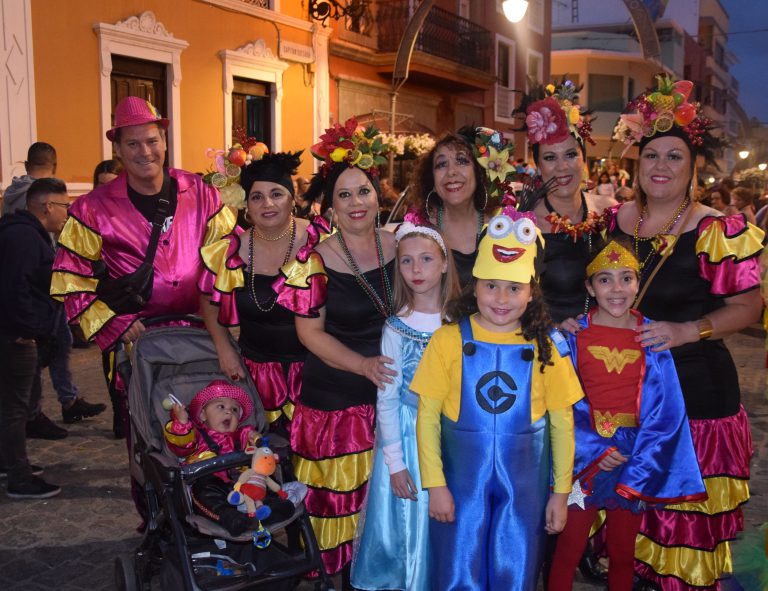 El Carnaval de los Cuentos y fábulas de Gáldar se echa a la calle en la gran cabalgata