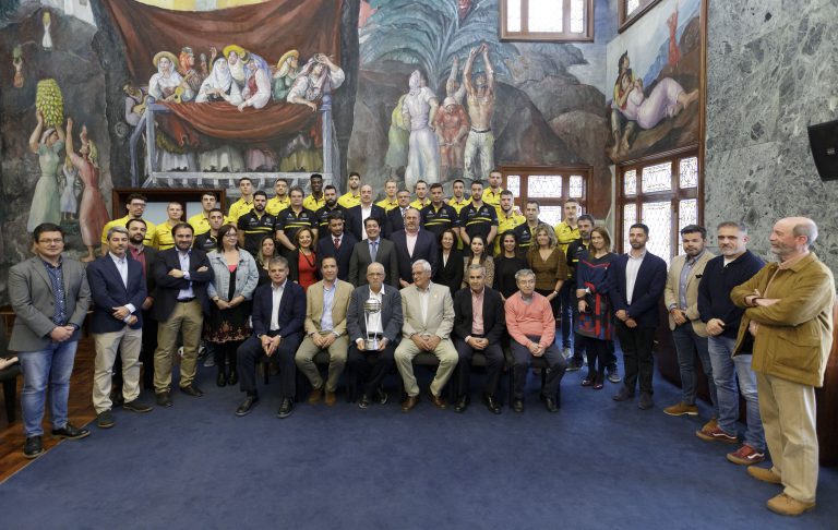 El Cabildo homenajea al Iberostar Tenerife, campeón  de la Copa Intercontinental de la FIBA
