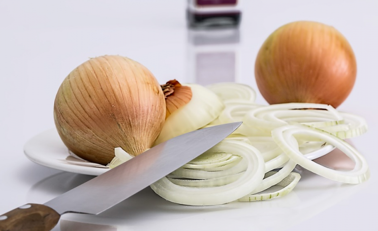 Cómo cortar cebolla y no llorar en el intento