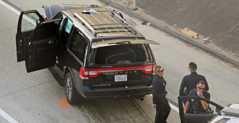 Roba un coche fúnebre con el difunto dentro