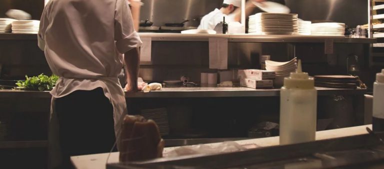 Muere una niña al caer en una olla de la cocina de un colegio