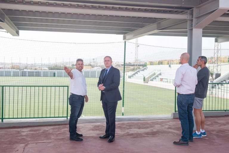 Francisco Castellano visita Ingenio y se compromete a realizar obras de mejora en las instalaciones deportivas municipales