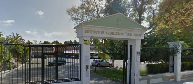 Polémica: una profesora de Almería enseña a sus alumnos de bachillerato cómo realizar una felación