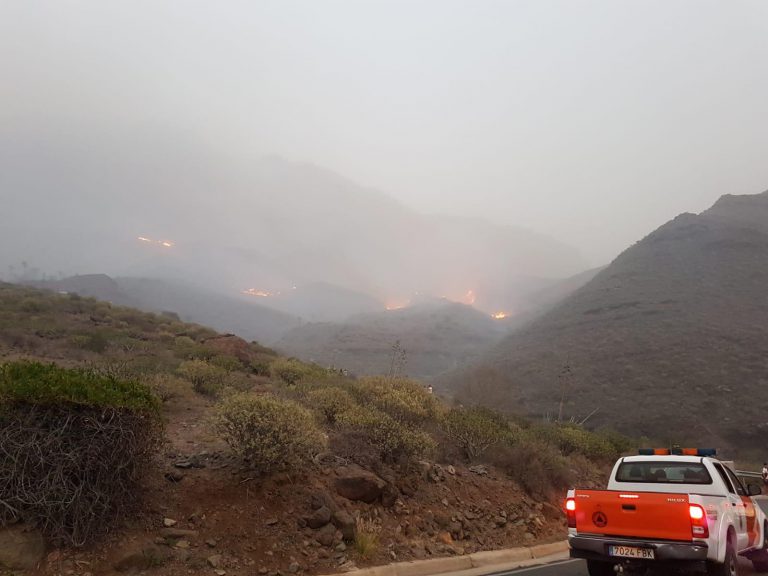 El incendio de Tasarte tiene en un 95 % su perímetro controlado